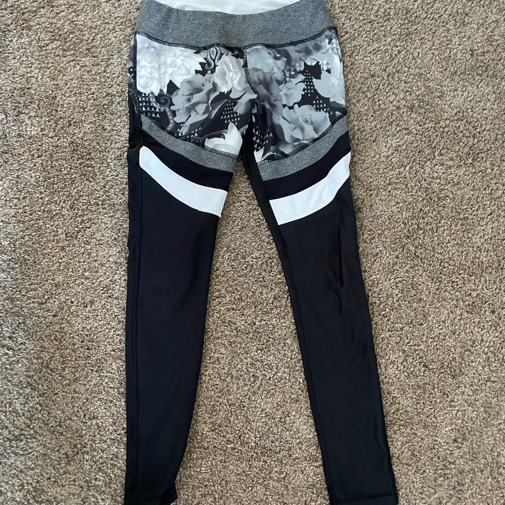 Yoga leggings with floral print. Size medium